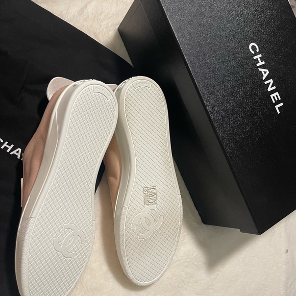 CHANEL PINK LOGO WEEKENDERS TENNIS SHOES NWT💐 - Picture 6 of 10